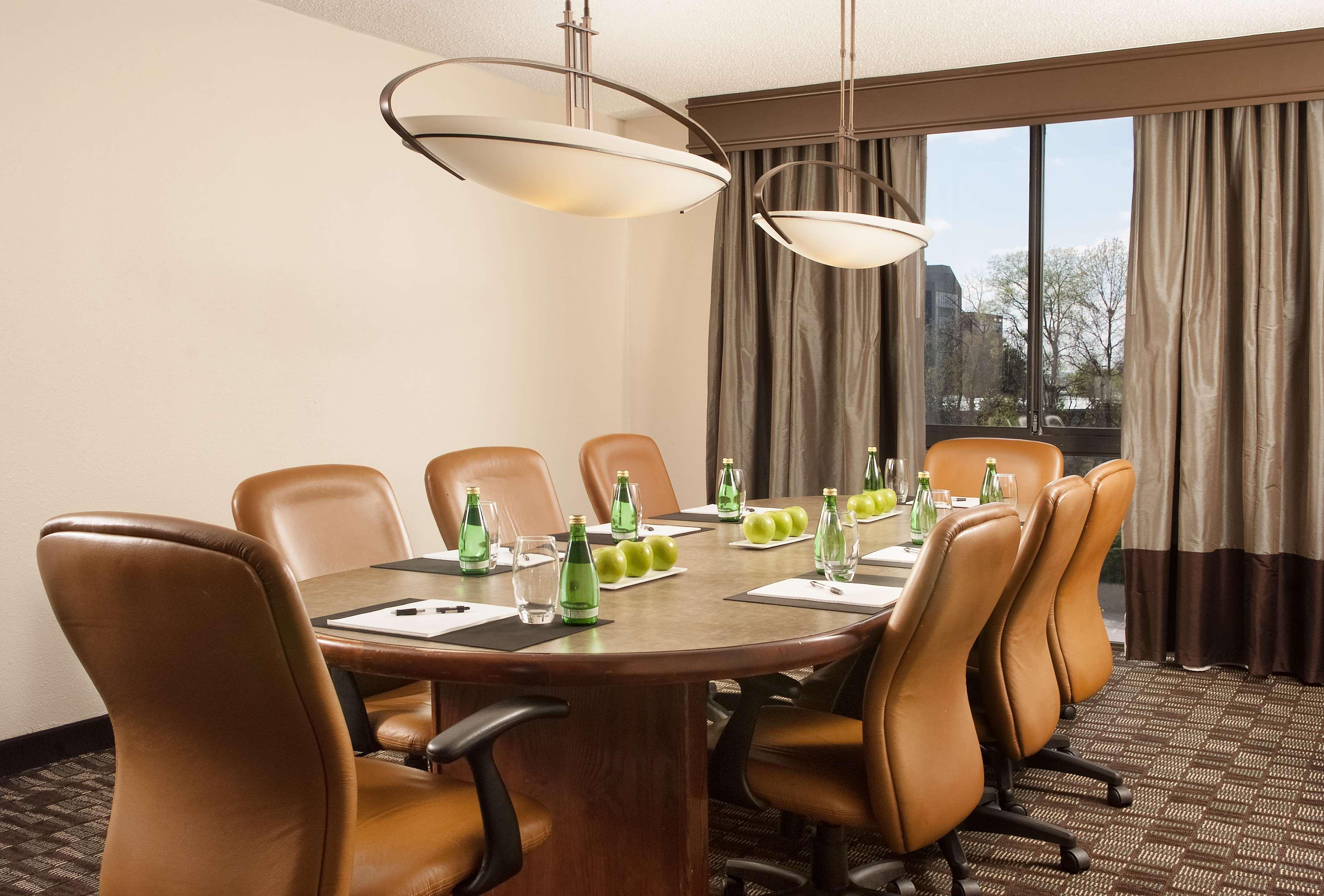 Embassy Suites By Hilton Nashville Airport Екстер'єр фото