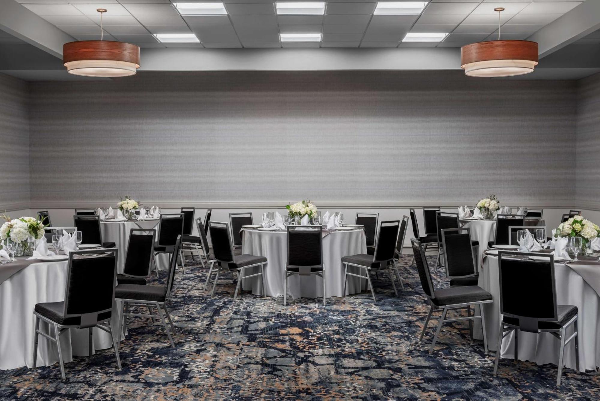 Embassy Suites By Hilton Nashville Airport Екстер'єр фото
