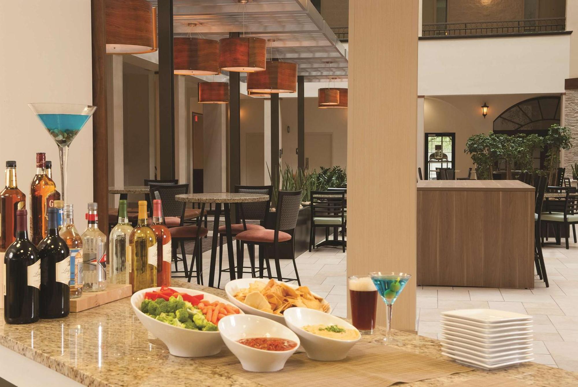 Embassy Suites By Hilton Nashville Airport Екстер'єр фото